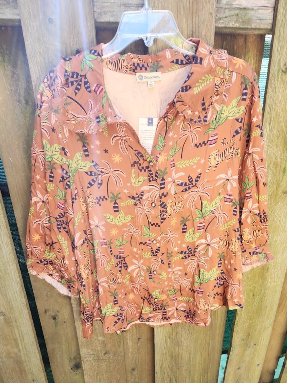 *NWT* Women's Democracy 2X 3/4 sleeve rayon blouse